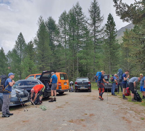 Privatparkplatz der Hütte